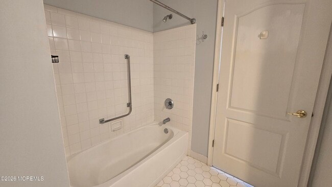 Building Photo - 16 Golden Willows Ave