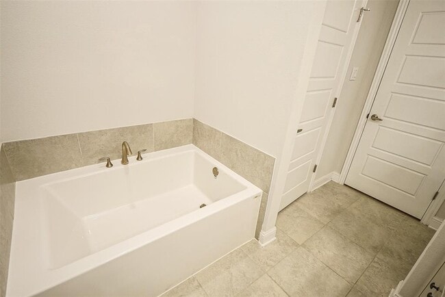 Building Photo - 32943 Turning Springs Dr