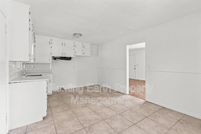 Building Photo - 1333 5th Pl NW