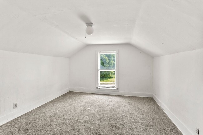 Building Photo - 2 Bedroom House in Manitiwoc