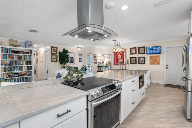 Building Photo - 15161 Collecting Canal Rd