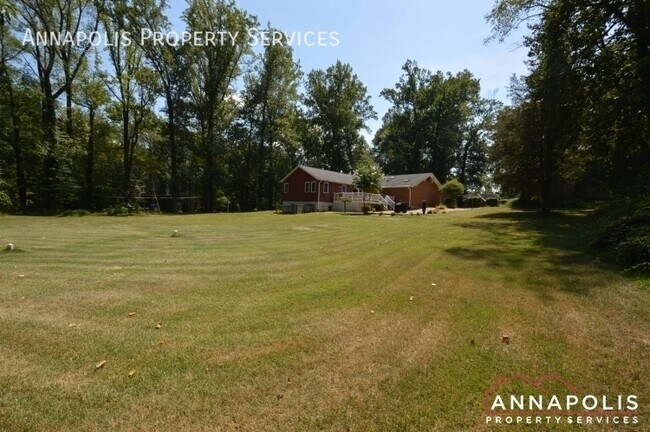 Building Photo - 816 Maple Rd
