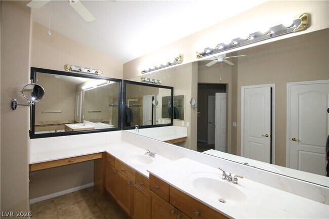 Building Photo - 1520 Vía Cassia