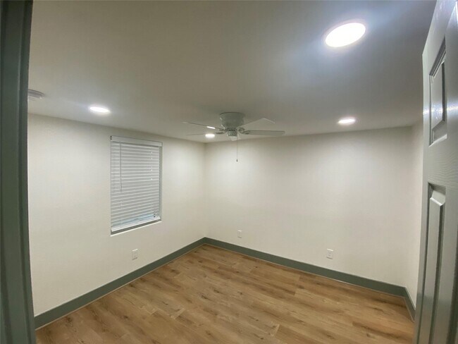 Building Photo - 2305 55th St