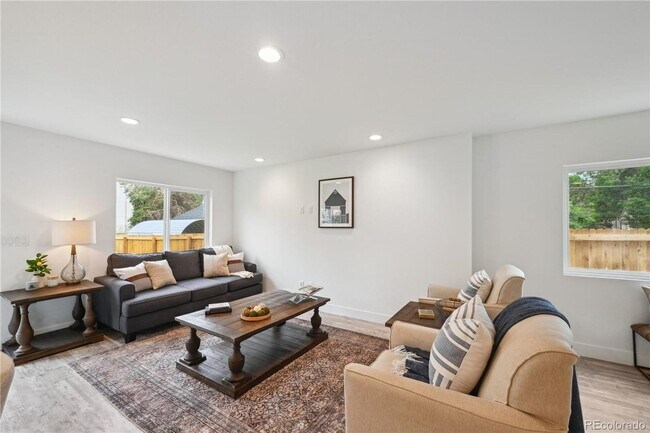 Building Photo - Like New Berkeley Home Available | Blocks from Regis University | TWO WEEKS FREE & $1000 Deposit ...