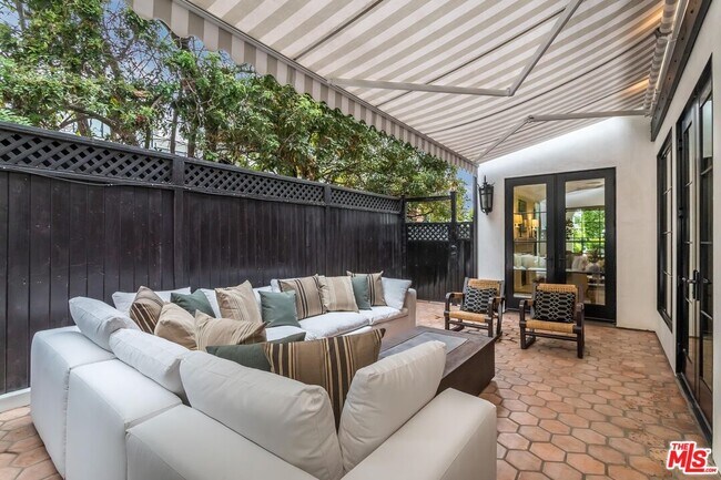 Building Photo - 820 N Vista St