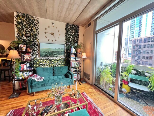 Livingroom / Balcony - 630 N Franklin St