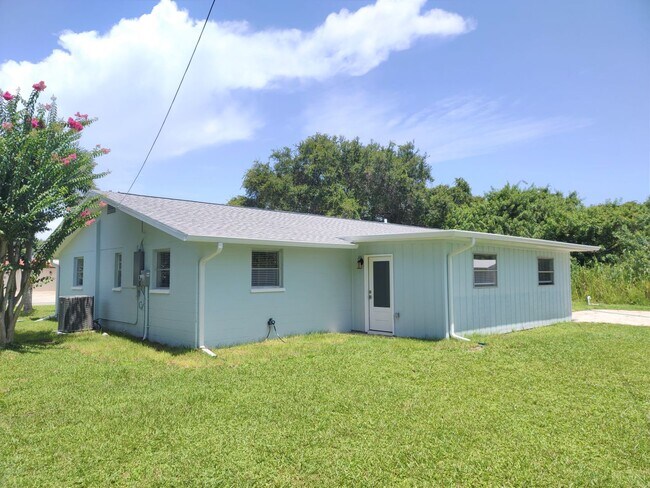 Building Photo - 2551 Yucca Rd