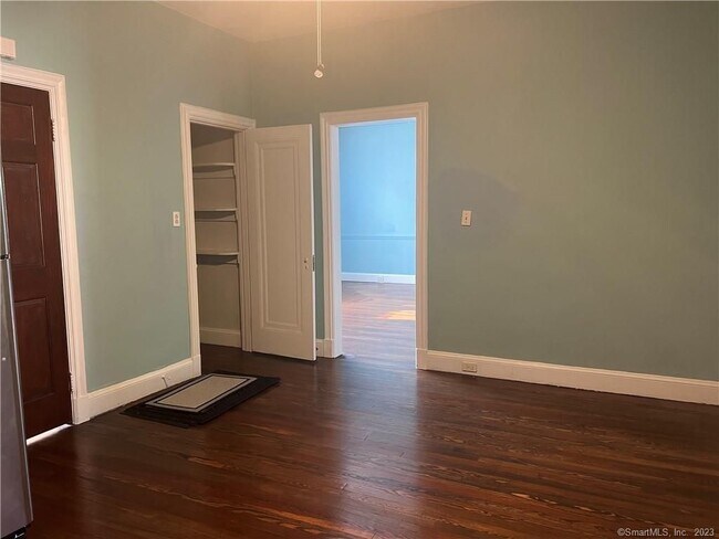 Building Photo - 214 Goffe Ter