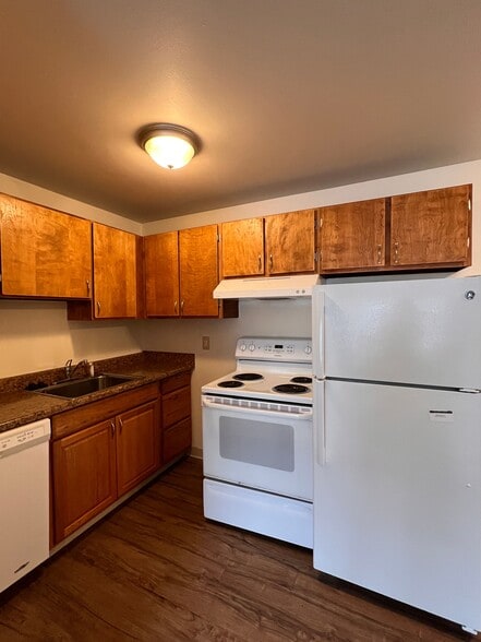 Building Photo - Lake City Apartments