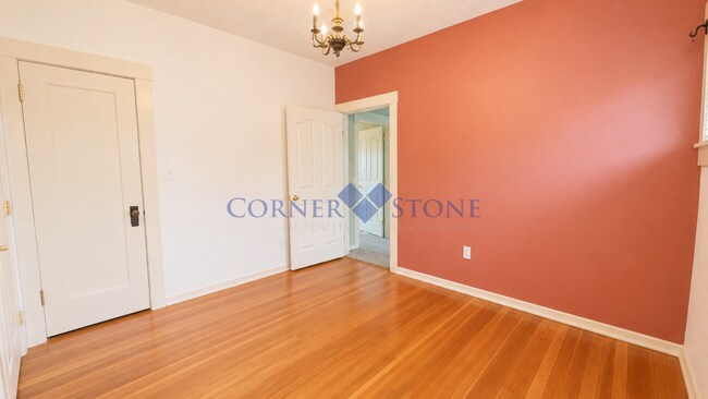Building Photo - 1624 3rd St S