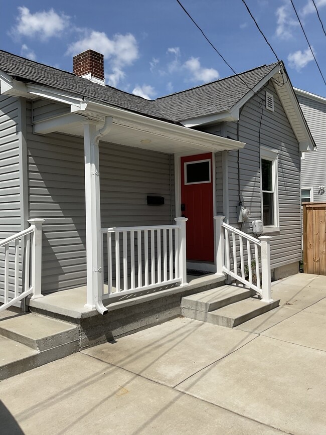 Building Photo - 326 E Lincoln St