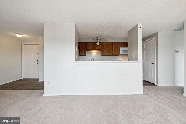 Building Photo - 303 Palmspring Dr