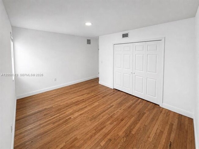 Building Photo - 1561 West Ave