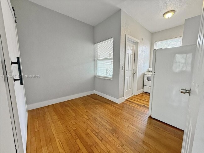 Building Photo - 315 W 28th St