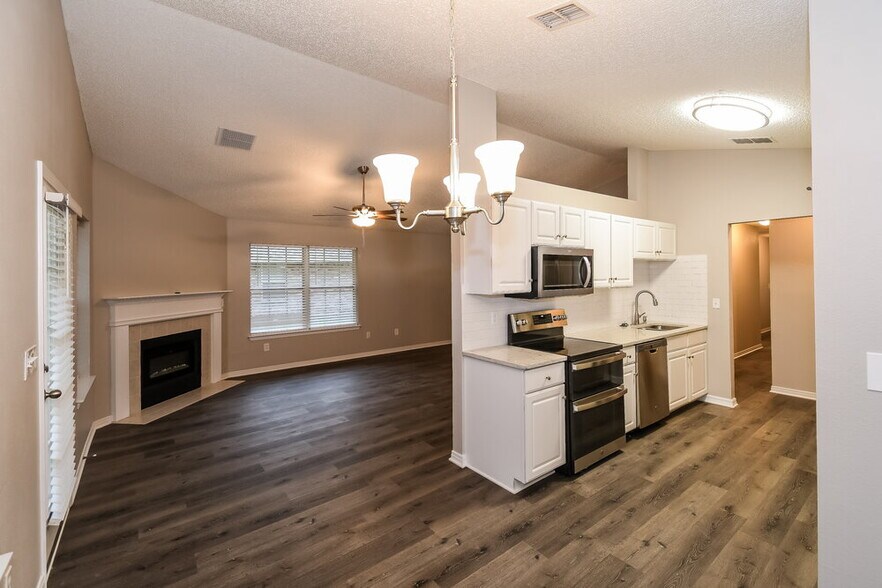 Building Photo - 7324 Ironside Dr W