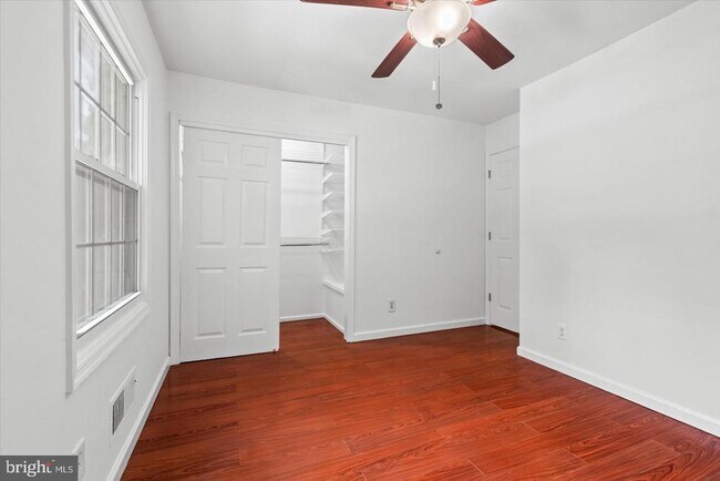 Building Photo - 8123 Kingsway Ct