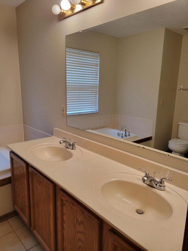 Building Photo - 2843 Minuteman Ct