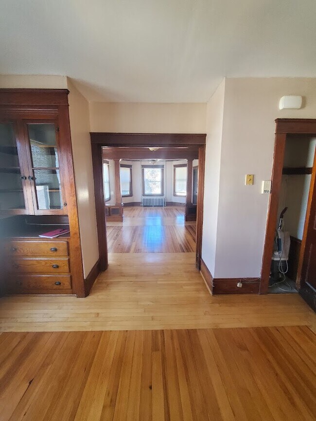 Building Photo - 27 Bond St