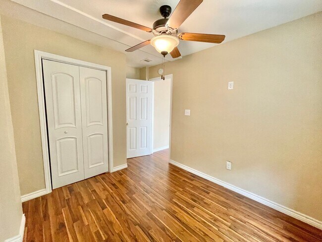 Building Photo - 1033 Rivas St