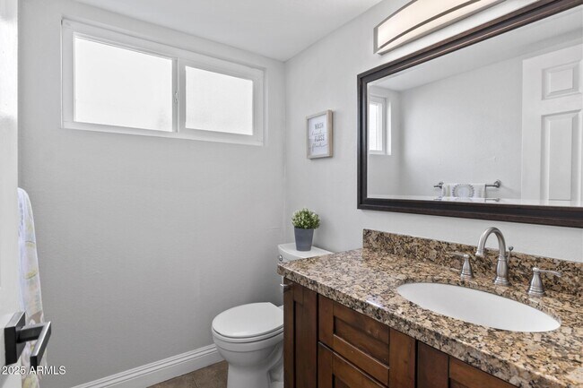 Building Photo - 5302 E Kelton Ln
