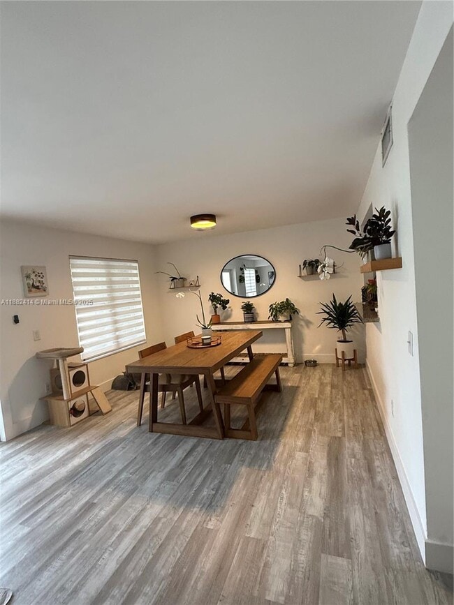Building Photo - 5460 SW 70th Pl N