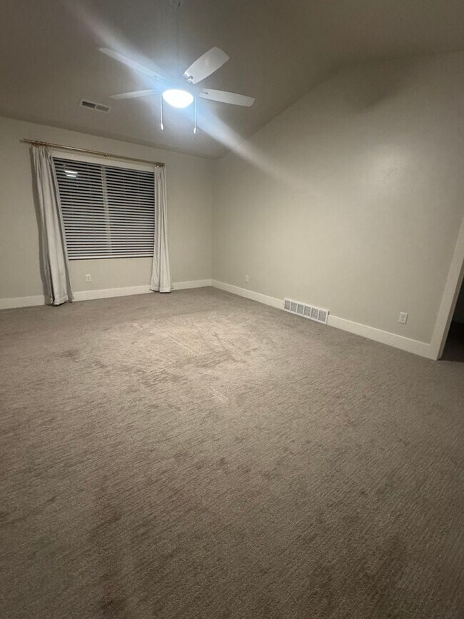 Building Photo - Beautiful Traverse Mtn. Townhome for rent!