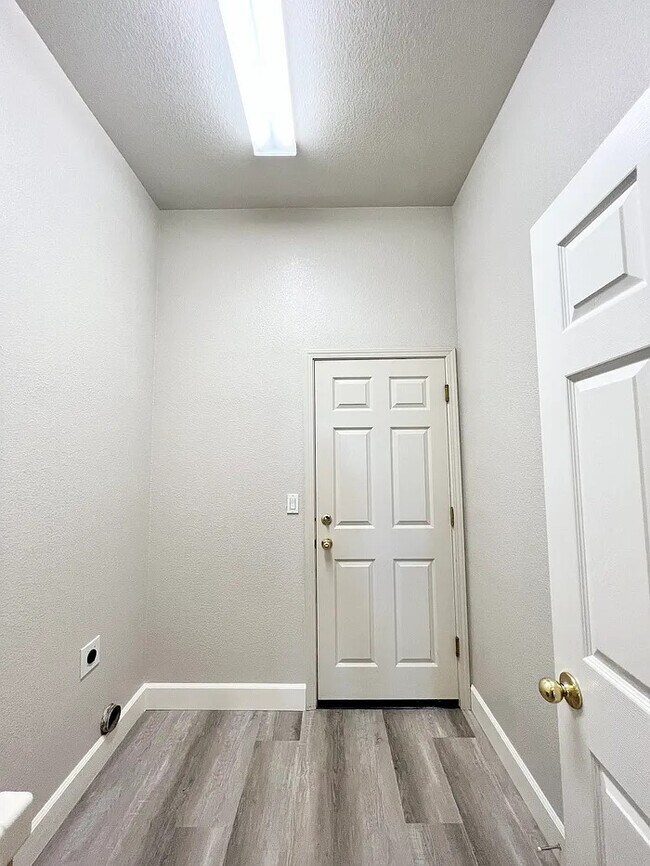 Building Photo - Stunning 4 bedroom 2 bathroom home in Linc...