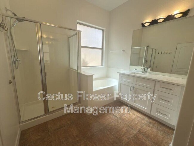 Building Photo - 749 E La Costa Dr