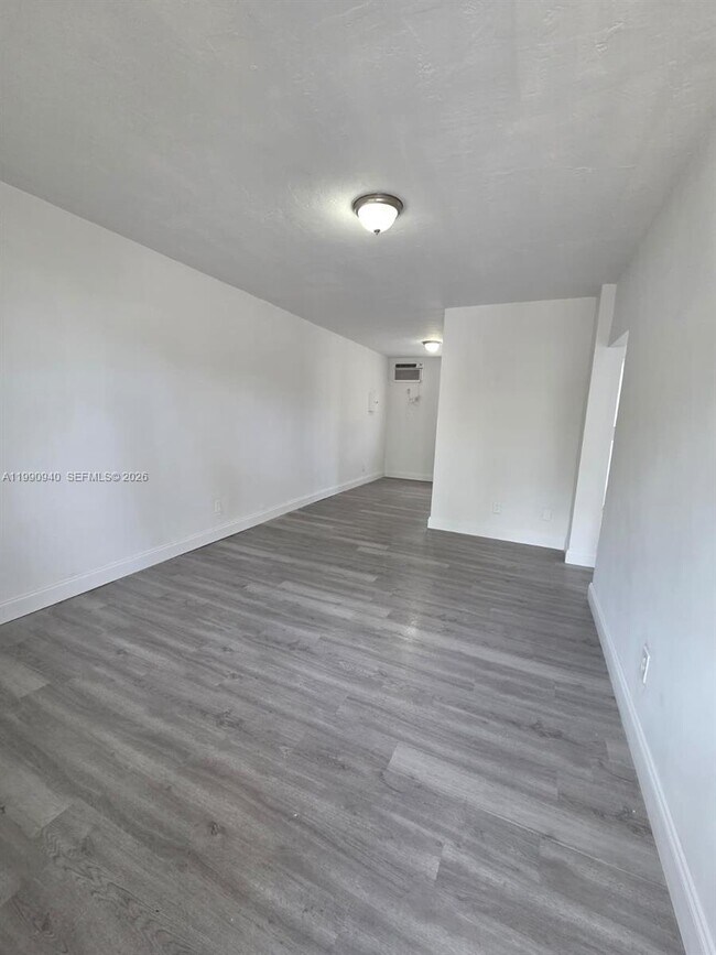 Building Photo - 1628 SW 7th St