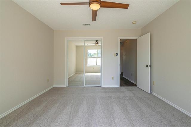 Building Photo - 2507 Meadowview Dr