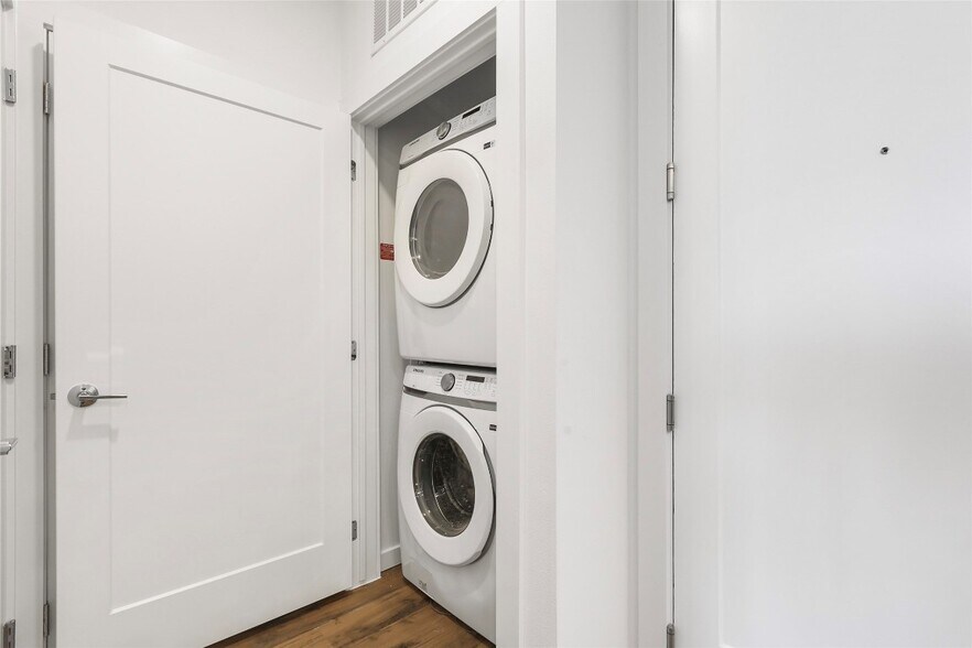 Building Photo - 4801 Springdale Rd