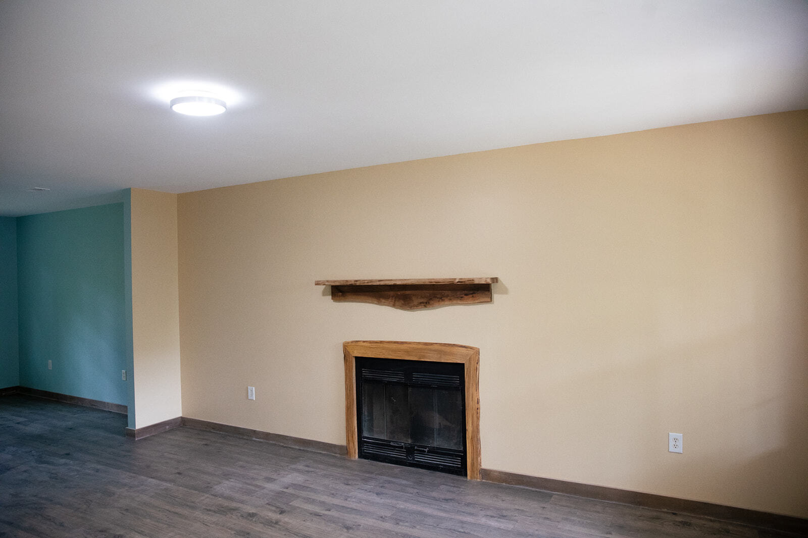View from front door into living and dining room - 16 Townview Dr