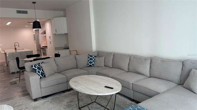 Building Photo - 1120 E Kennedy Blvd