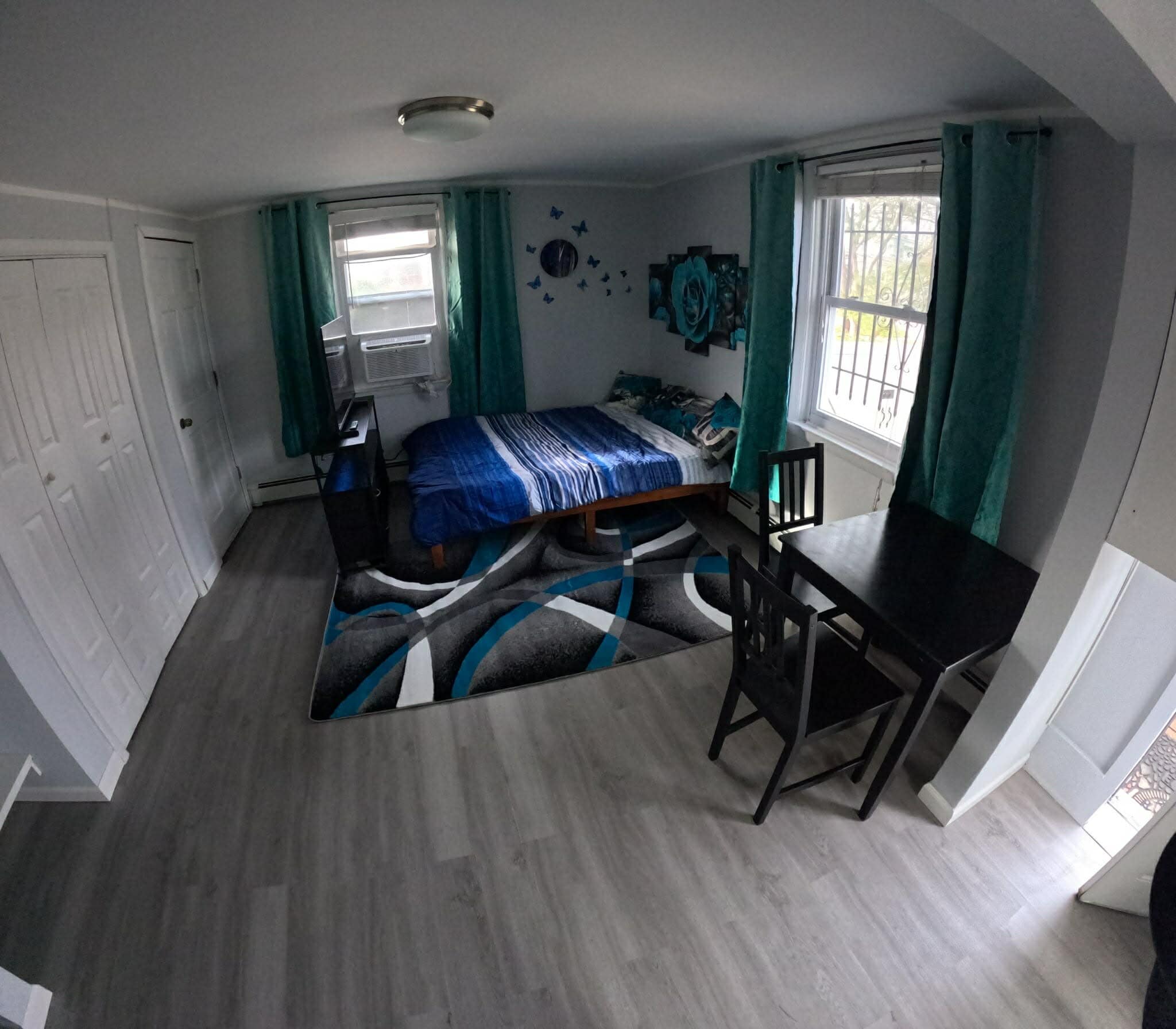 Building Photo - 723 Sharon Ave