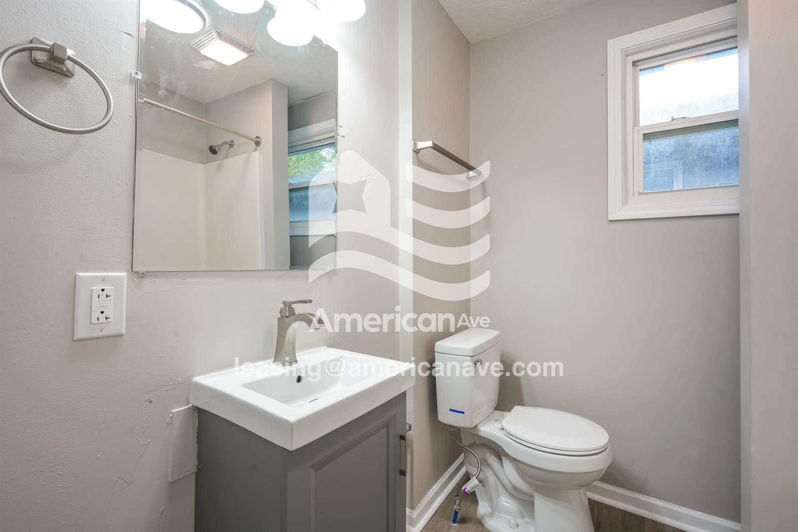 Building Photo - 1801 Leer St