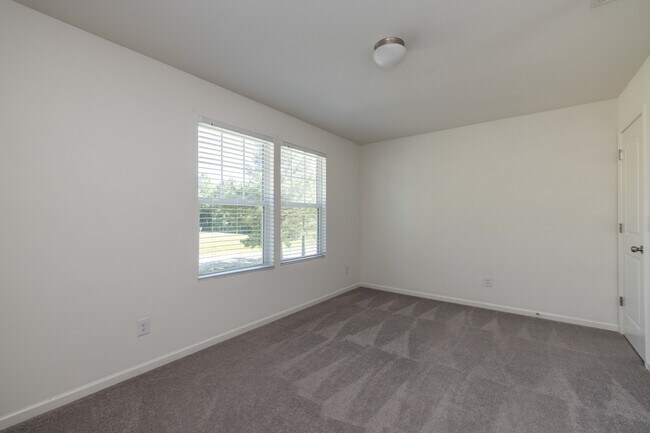 Building Photo - 710 Yorkshire Dr