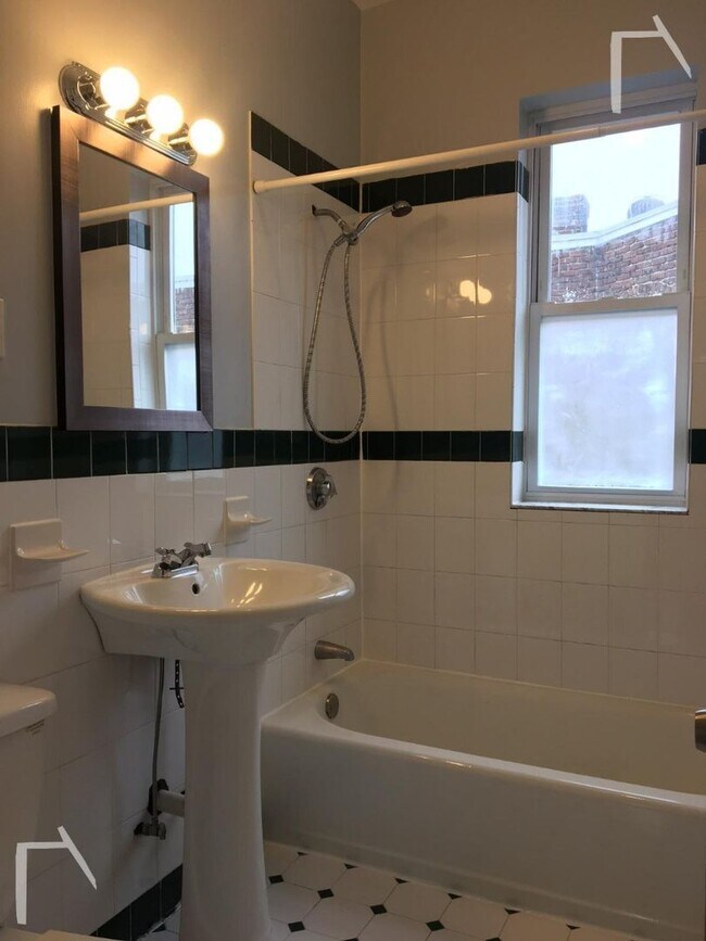 Building Photo - 15 Litchfield St