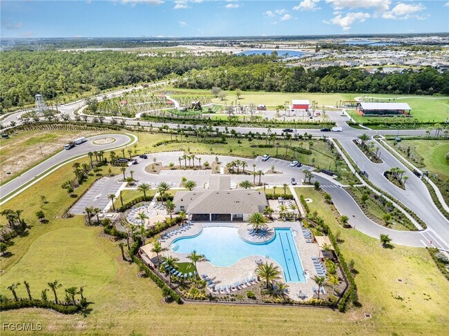 Building Photo - 44525 Palm Frond Dr