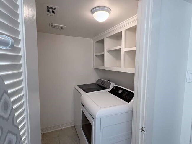 Building Photo - 4711 Imogene St