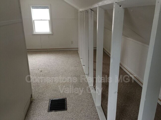 Building Photo - 233 8th Ave NE