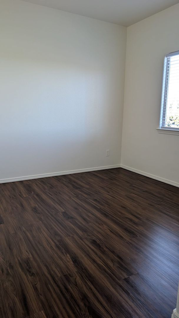 Building Photo - Beautiful 3 bedroom/ 2 bath in gated community. Call or come by to view!