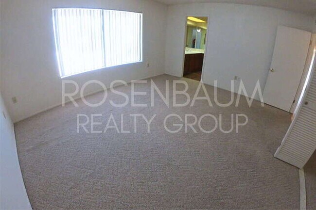 Building Photo - 828 E Junction St