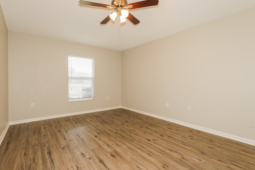 Building Photo - 12932 Kings Lake Dr
