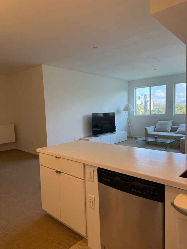 Building Photo - 2Bed - 2Bath Home