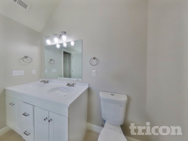 Building Photo - 7925 Donet Terrace Dr