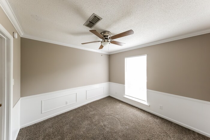 Building Photo - 2737 W Aberdeen Dr