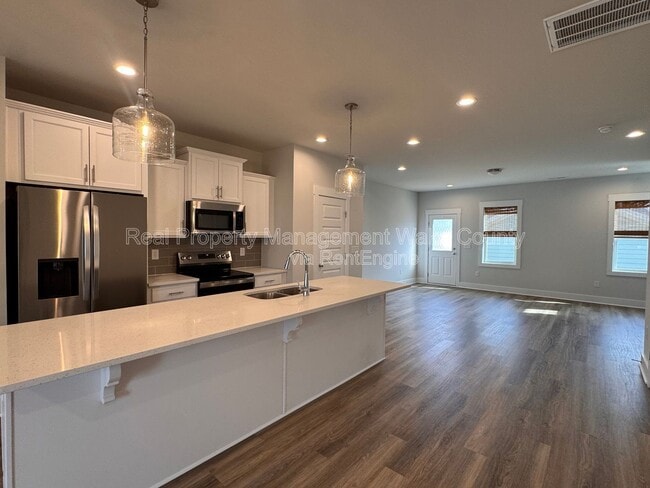 Building Photo - 1328 Barreto Dr