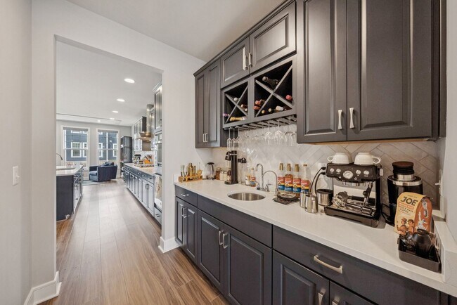 Building Photo - 101 Milvian Wy SE