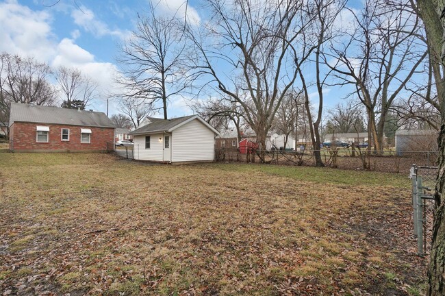 Building Photo - 1045 N New Florissant Rd